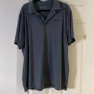 Gray short sleeve shirt with 3 buttons